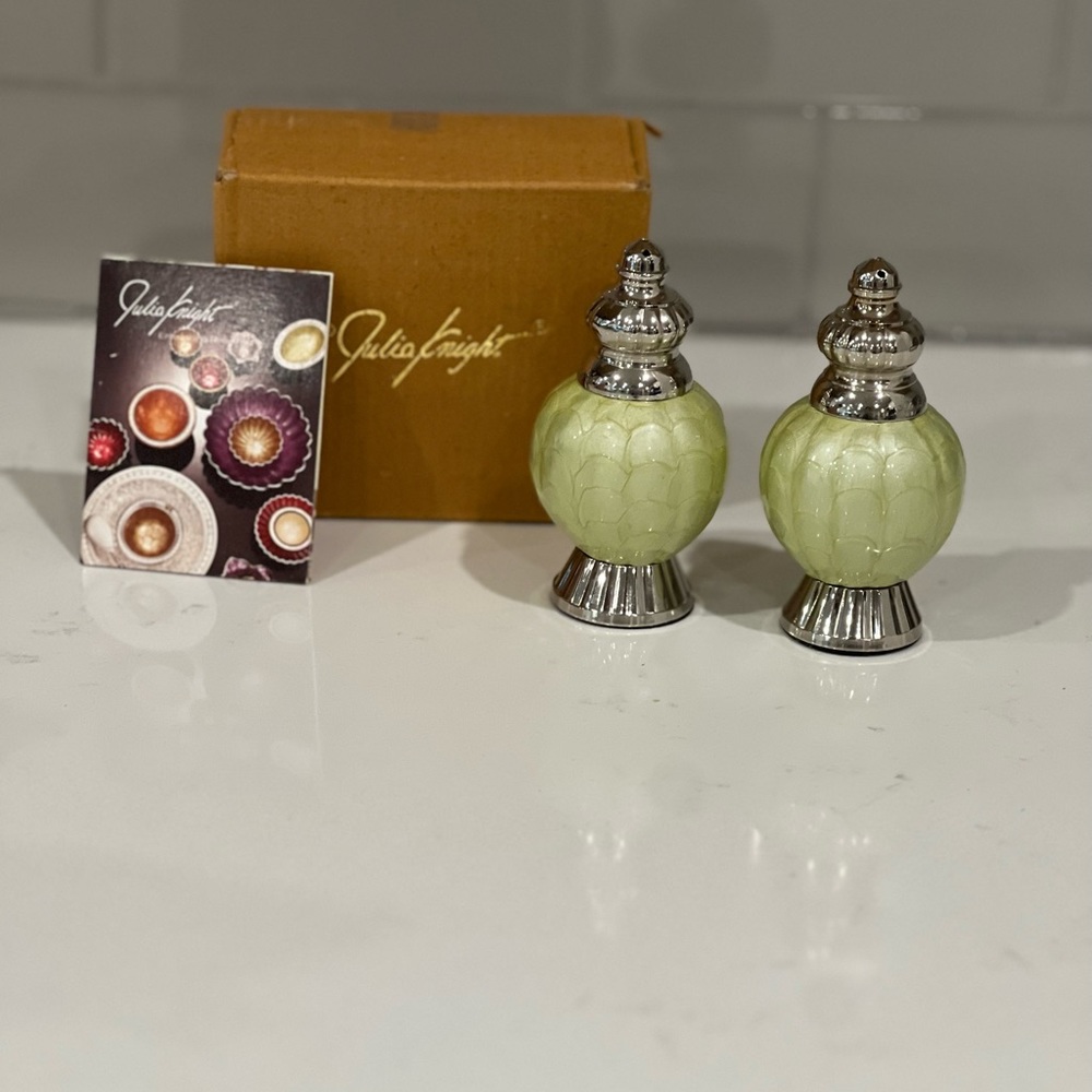 NWOT Julia Knight Peony Salt and Pepper Shakers